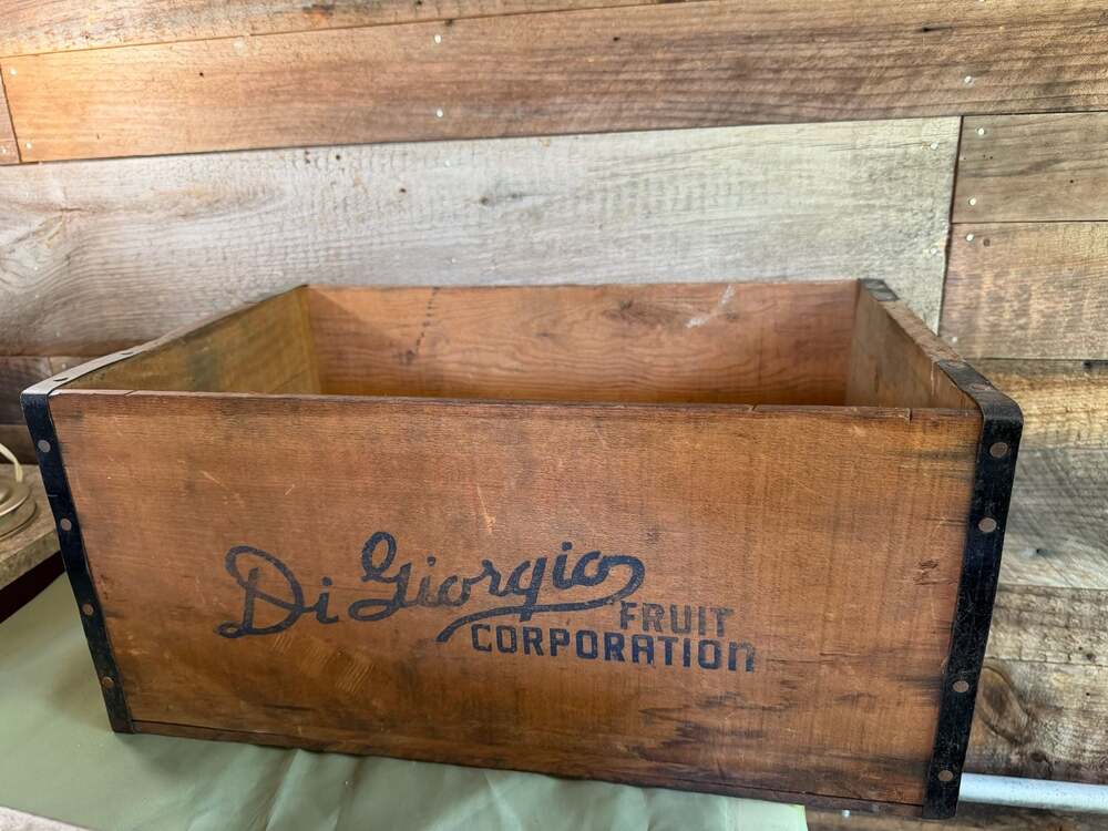 Vintage Di Giorgio Fruit Corporation Oh Yes! Bartlett Pears Wooden Crate